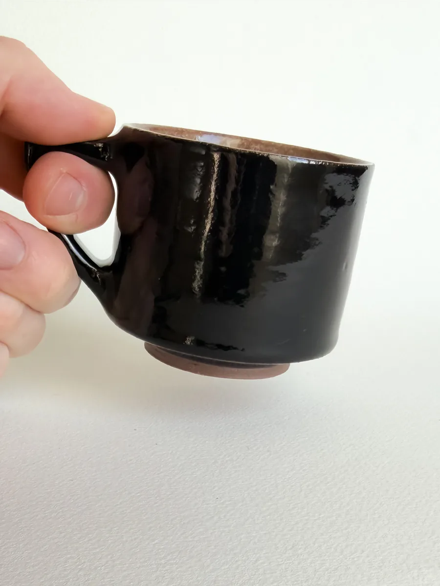 Glossy black seven-sided mug, Cup No. 2