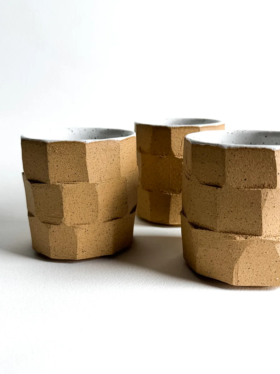 Kirinuki-carved cup in speckled clay